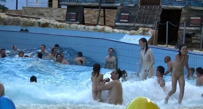 Video naturists in the pool beautiful video - Indoor water runners Video naturists in the pool beautiful video - Indoor water runners