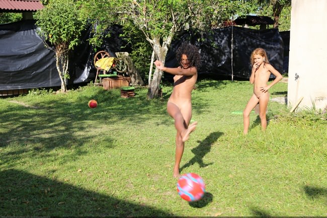 Active holiday girls and guys nudists in tropical Brazil Active holiday girls and guys nudists in tropical Brazil