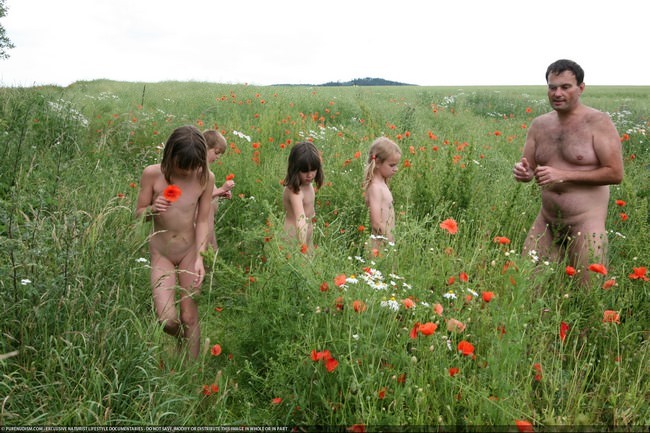 The nature of the nudist camp in Germany (Purenudism gallery) The nature of the nudist camp in Germany (Purenudism gallery)